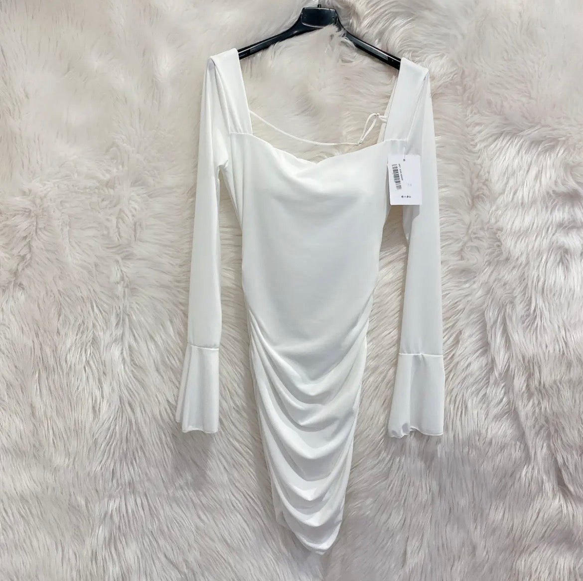 VESTITO CON MANICHE A SBUFFO