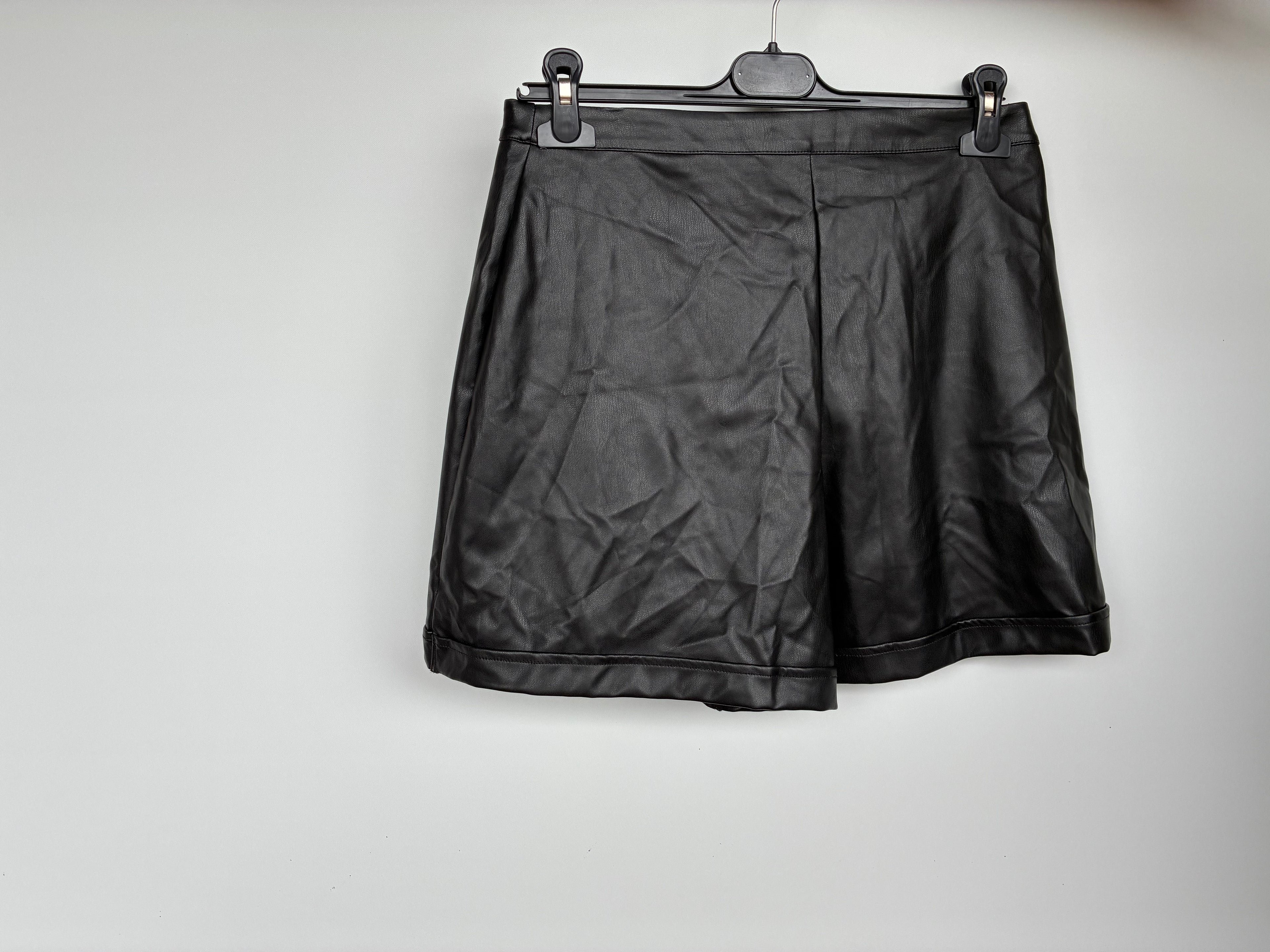 PANTALONCINI IN ECOPELLE